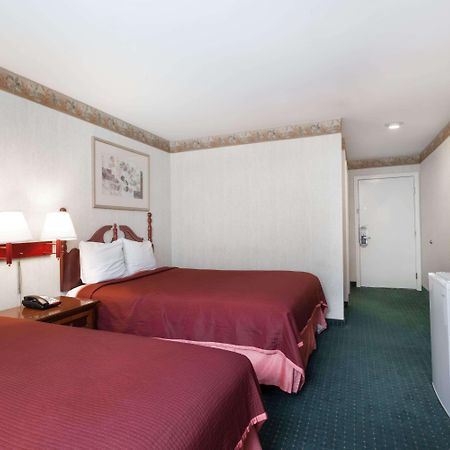 Travelodge By Wyndham Great Barrington Berkshires Esterno foto