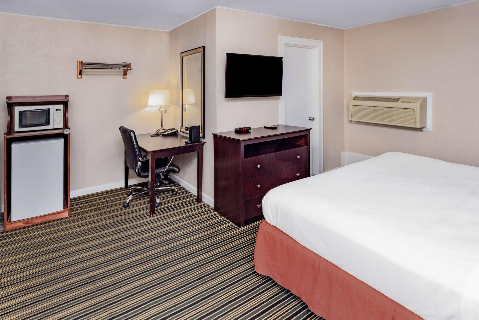 Travelodge By Wyndham Great Barrington Berkshires Esterno foto